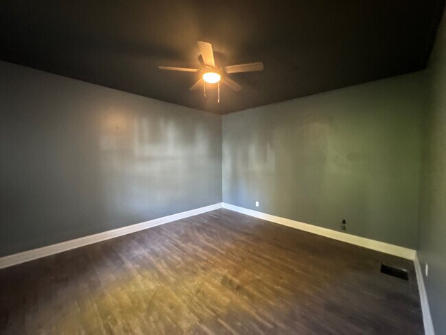 Photo - 230 W 29th St