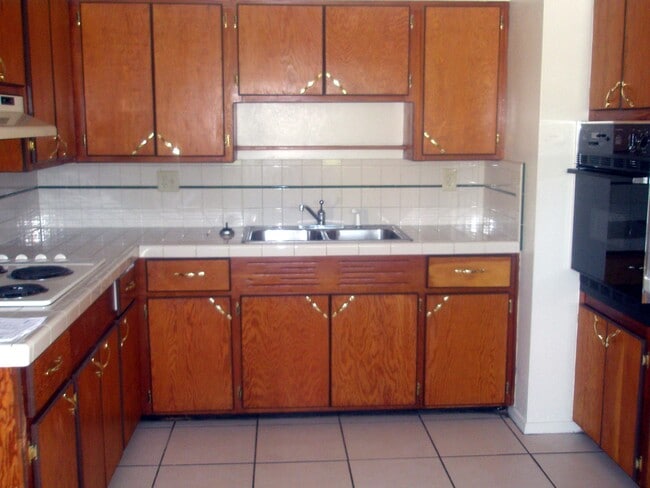 Photo - 2643 Kingswood Dr NE