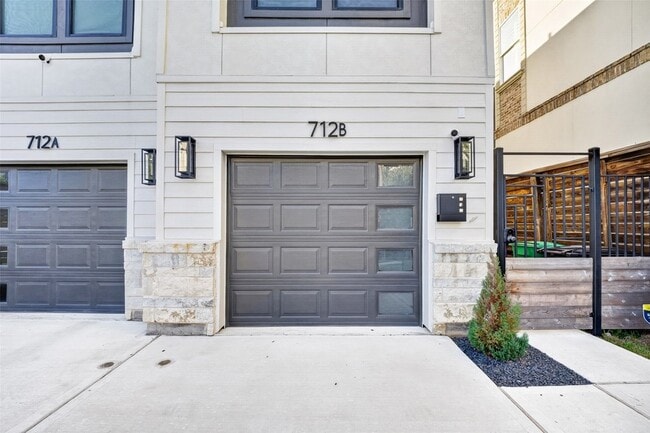 Photo - 712 Delano St Unit B