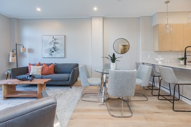 Photo - 1 bedroom den for 9/1 with garage parking!