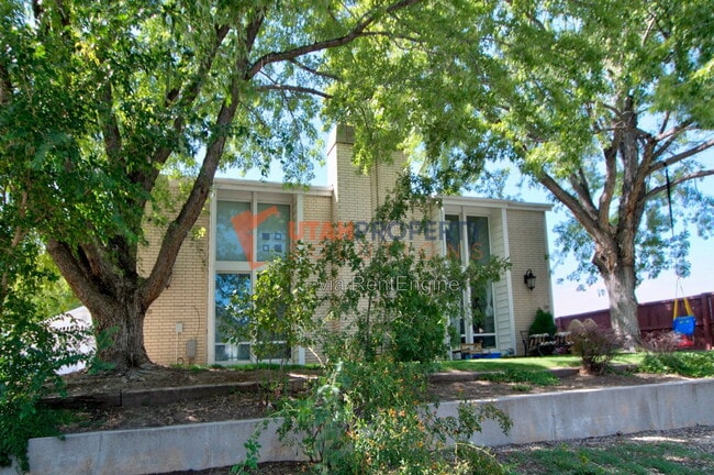 7290 Racquet Club Dr