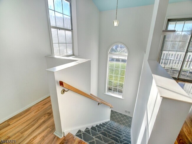 Photo - 142 Harvest Ln