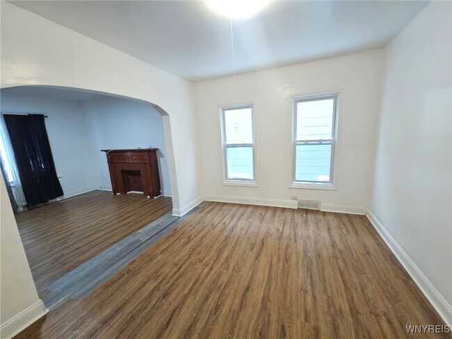 Photo - 60 Pomona Pl