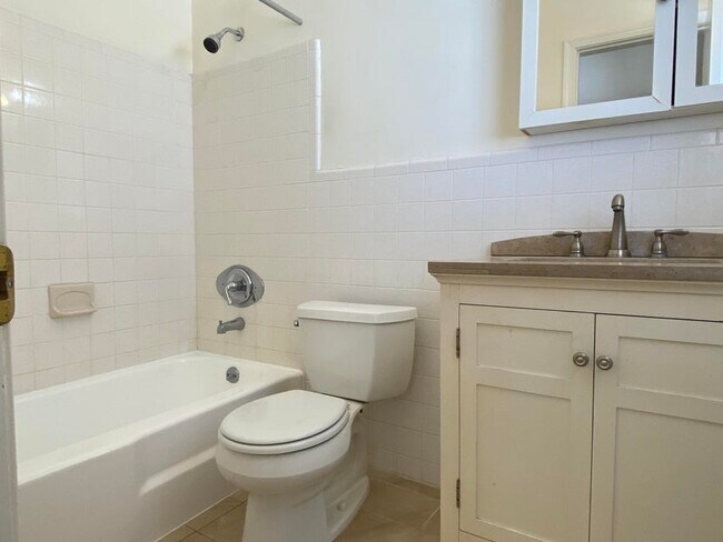 Photo - 590 NE Wavecrest Way