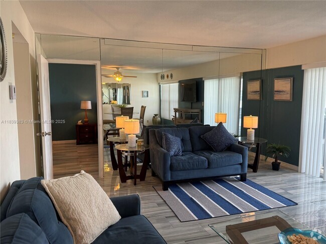 Building Photo - 5100 Dupont Blvd Unit 10K Rental