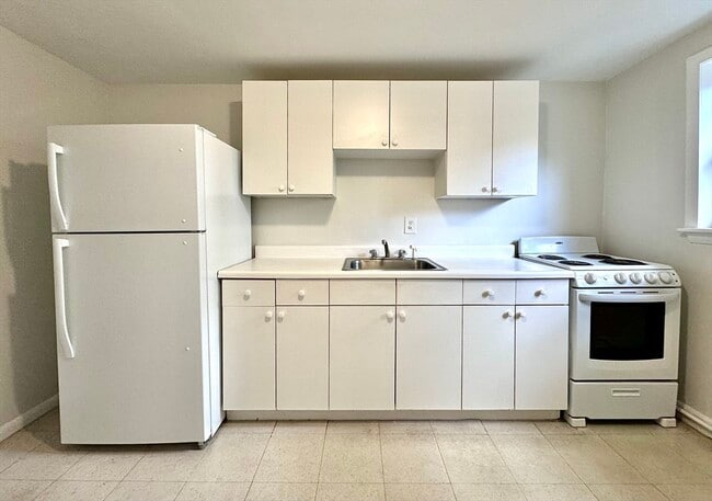 Building Photo - 12 Vinal St Unit 4 Rental