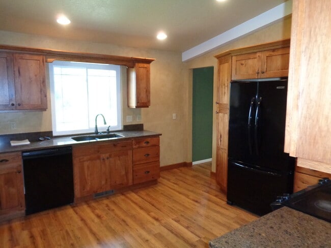 Photo - 4 Bed (1 non-egress) High End Home in Billings Heights