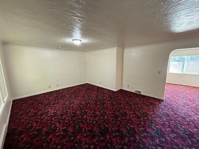 Photo - 3490 Neef Ave SE