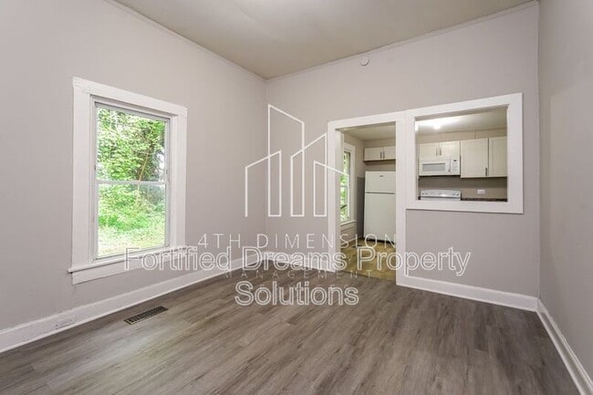 Photo - 921 23rd St NE