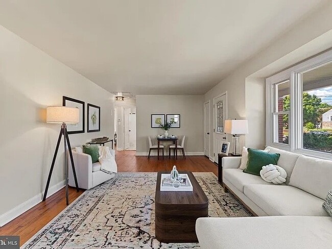 Photo - 10205 Douglas Ave