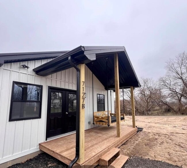 Photo - 7127 Grand River Ave