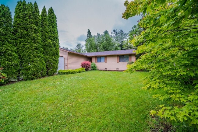 Building Photo - Cozy Rambler 3bed 2bath with Fully Fenced ... Rental