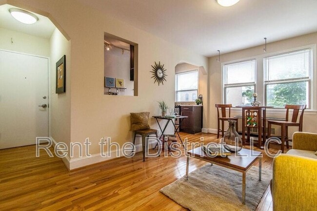 Building Photo - 1367 K St SE Unit #203