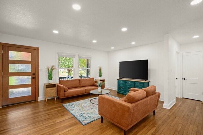 Photo - 1207 Romeria Dr