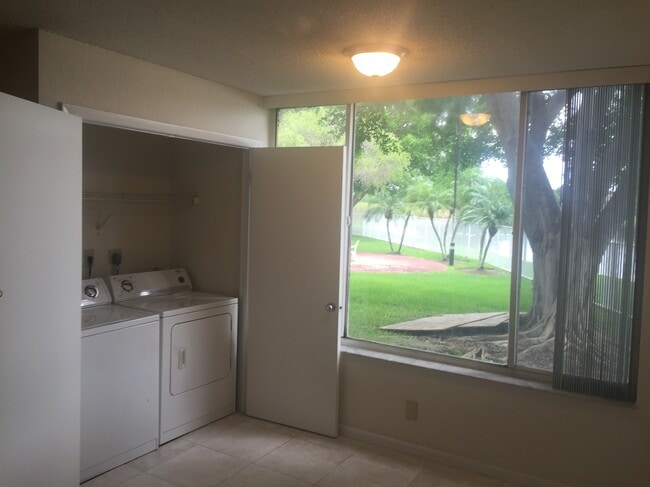 Building Photo - 2880 N Oakland Forest Dr Unit 110