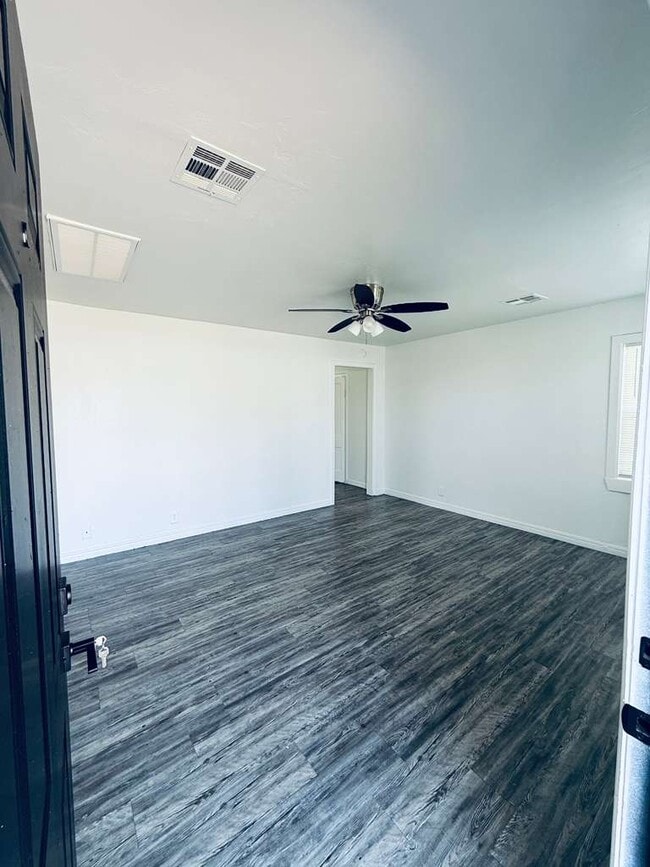 Photo - 636 NE 34th St