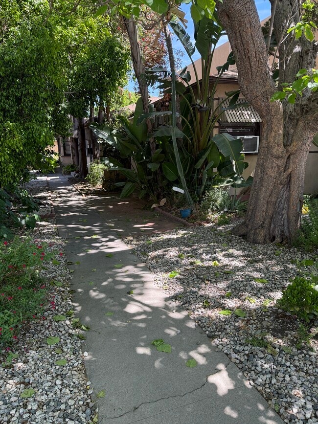 Building Photo - 10907 Camarillo St Unit 10907 Rental