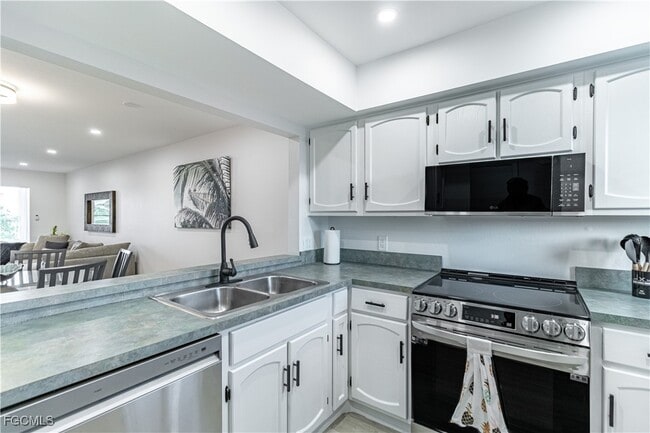 Photo - 7402 Lake Breeze Dr Unidad 308