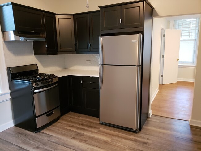 New appliances - 1810 S Throop St