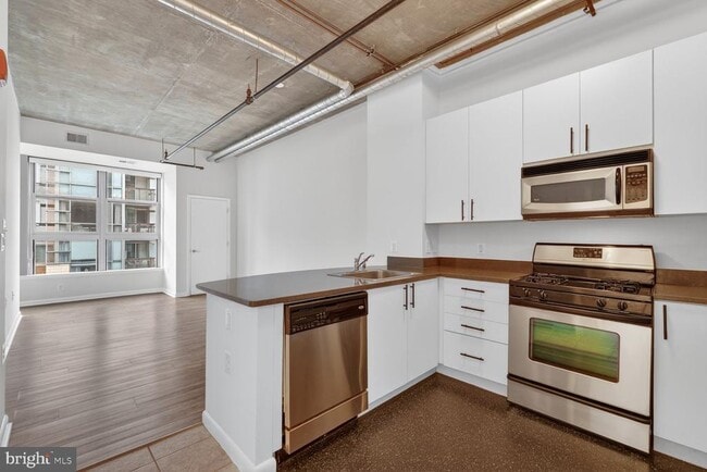 Photo - 1300 N St NW Unidad 518