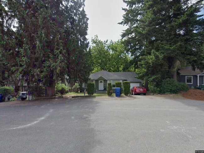 Building Photo - Wonderful 2-bed, 2-bath home in North Seattle