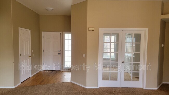 Photo - 917 W Greenhead St