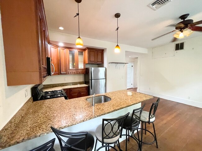 Photo - 112 Hillside St Unit 2