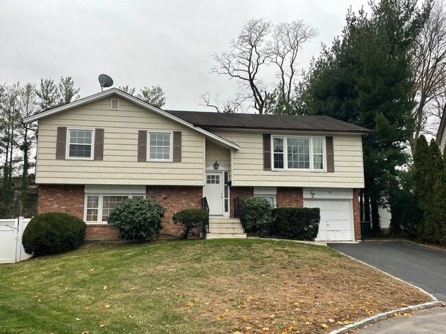 Building Photo - 18 William St Unit 2