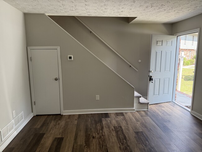 Living area - 1071 Oakland Ave SE Unit C