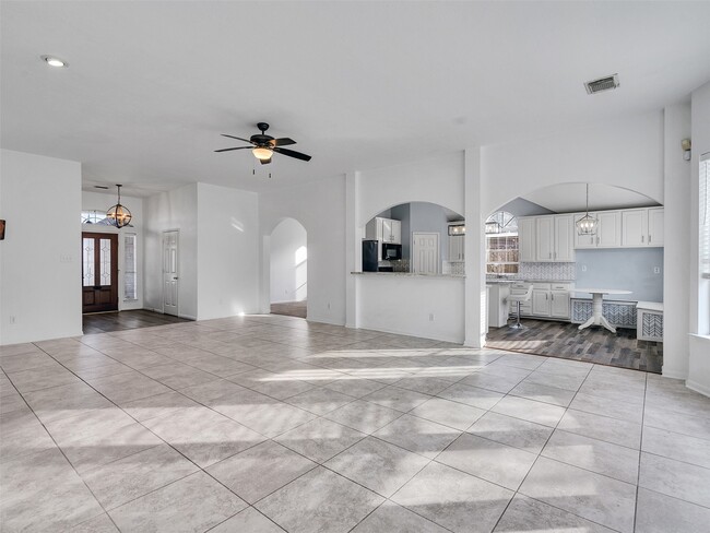 Photo - 3327 La Seine Ln