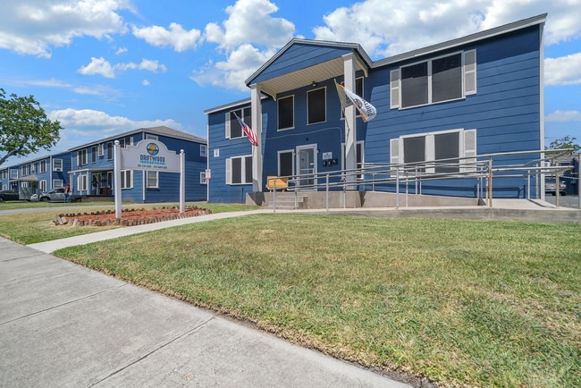Photo - Driftwood Apartments