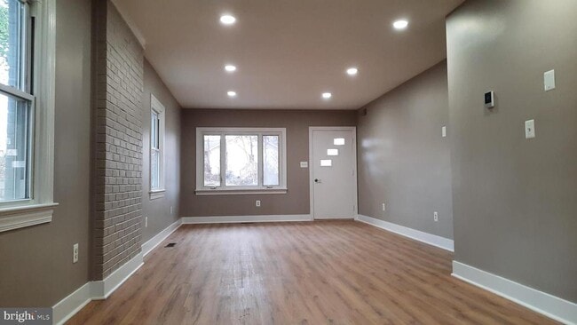 Photo - 373 Bowman Rd