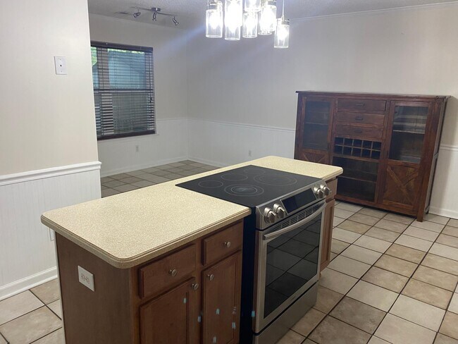 Photo - 2305 MERL CIRCLE