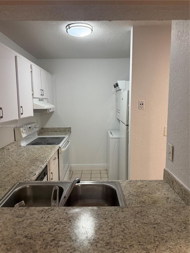 838 Twin Lakes Dr Unit 19-E