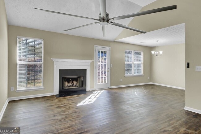 Photo - 40 Elisabeth Way