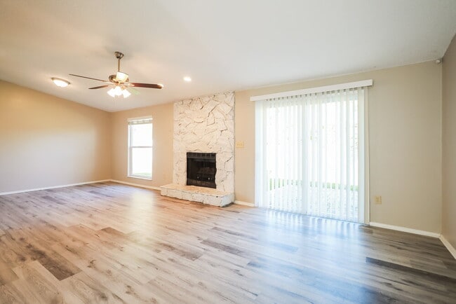 Photo - 10626 Wimbledon Dr