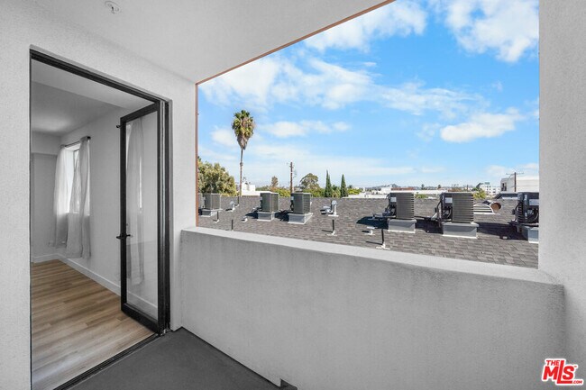 Photo - 5612 Lexington Ave Unidad 303