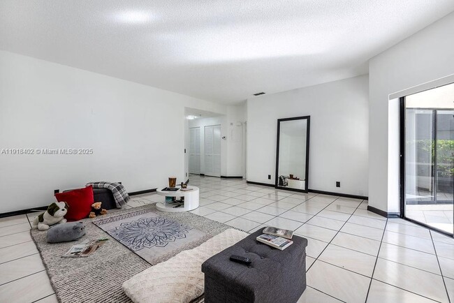 Photo - 6641 Via Regina