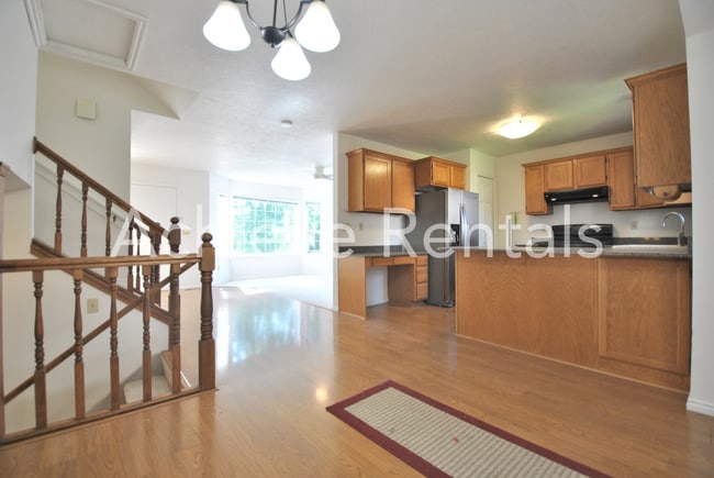1294 Eastridge Cir