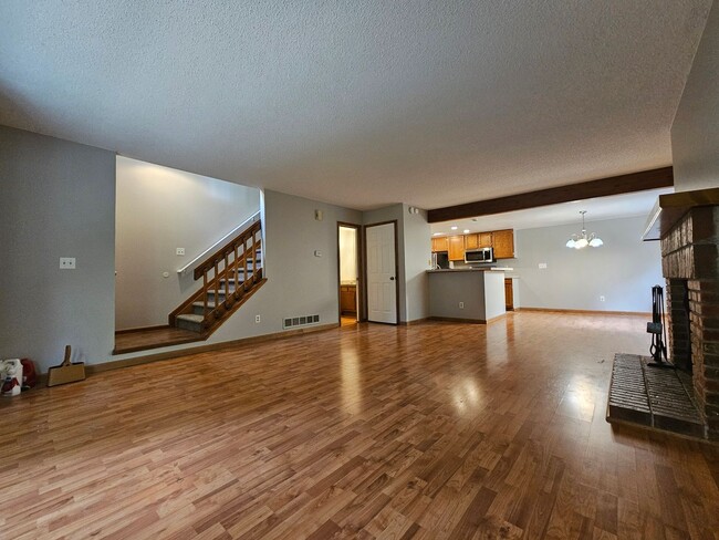 Aurora Highlands 3 Bed 2 1/2 Bath House w/... - Aurora Highlands 3 Bed 2 1/2 Bath House w/...