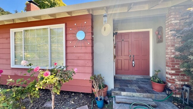 Building Photo - Gorgeous house - Huge Backyard with Bonus ...