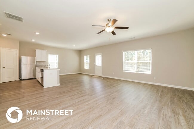 Photo - 517 Firethorn Ct