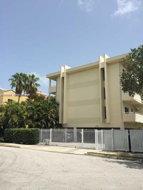 Building Photo - 5839 SW 74th Terrace Unit 203
