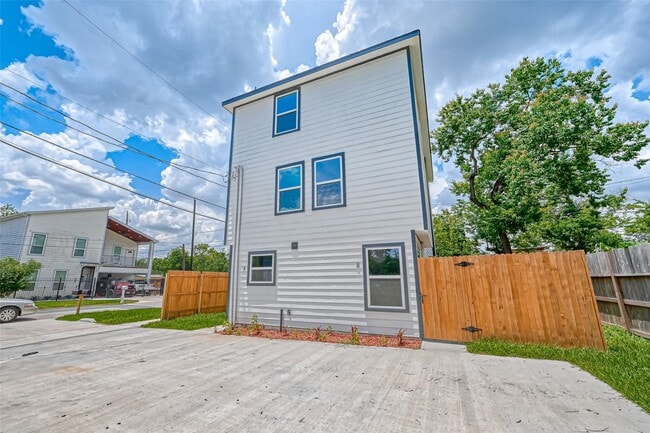 Photo - 8125 Eastover St