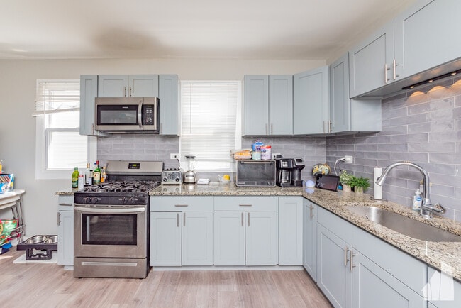 Photo - 2923 N Avers Ave Unit 2