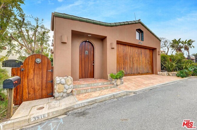3916 Rambla Orienta