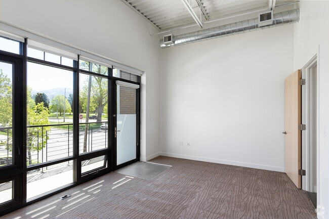 1BR, 1BA - 970SF