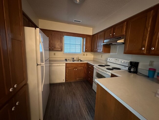 Photo - Welcome to this charming 3-bedroom, 2-bathroom home in Russellville, AR.