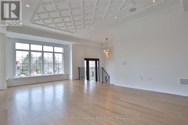 Photo - 305 Finch Ave E