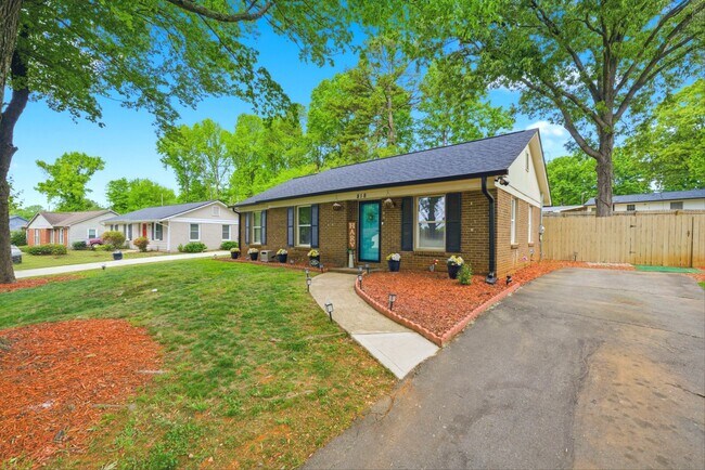 Photo - 818 Dedmon Dr